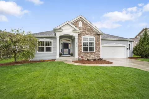 1406 Mockingbird, Oconomowoc, WI 53066