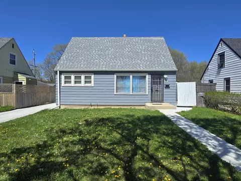 5630 W Carmen, Milwaukee, WI 53218