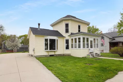428 S Lyman, Oconomowoc, WI 53066