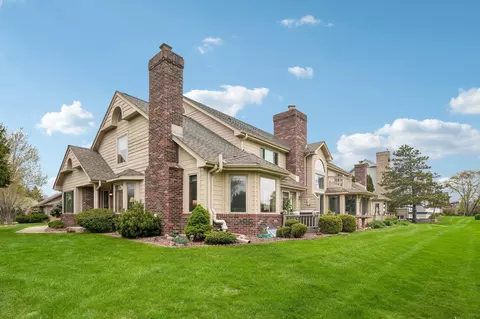 7402 W Twin Oaks, Franklin, WI 53132