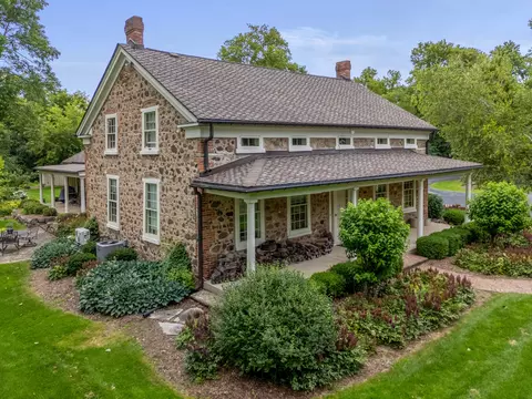 11533 N Parkview, Mequon, WI 53092