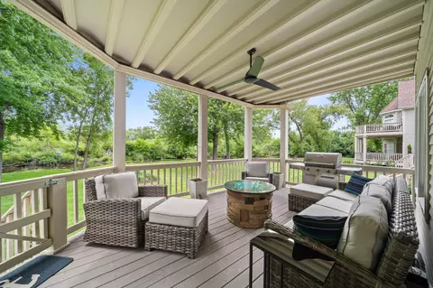 401 Abbey Rdg, Fontana, WI 53125