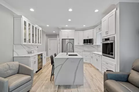 401 Abbey Rdg, Fontana, WI 53125