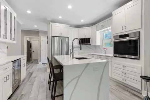 401 Abbey Rdg, Fontana, WI 53125