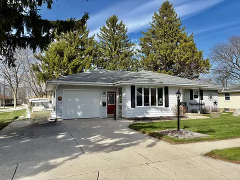 2226 Lexington, Manitowoc, WI 54220