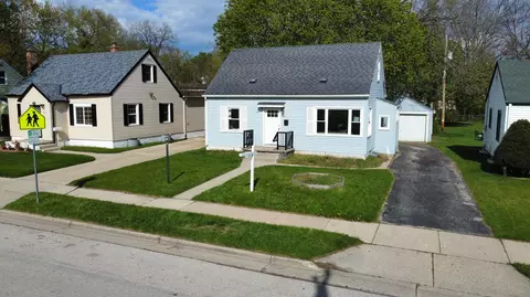 173 Walton, Waukesha, WI 53186