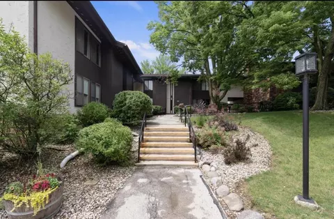 2430 W Good Hope #44, Glendale, WI 53209