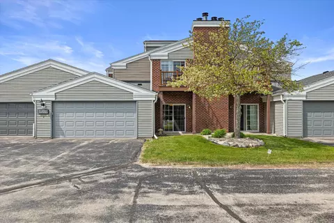n17w26865 E Fieldhack #D, Pewaukee, WI 53072
