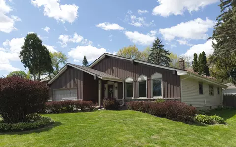 825 Garvens, Brookfield, WI 53005