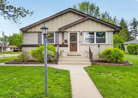 1801 W Kimberly, Milwaukee, WI 53221