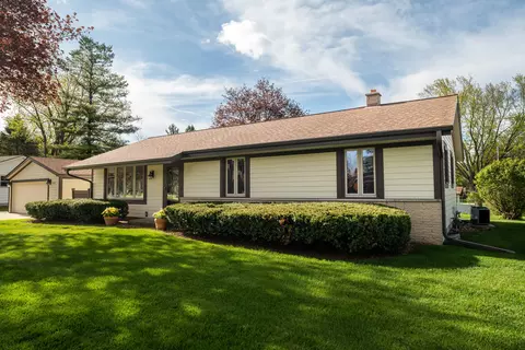 3351 Moraine, Hubertus, WI 53033