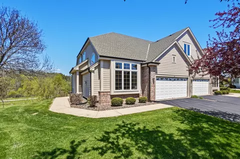 506 Spring Crst, Waukesha, WI 53188