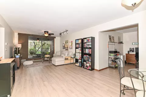 3916 N Oakland #117, Milwaukee, WI 53211