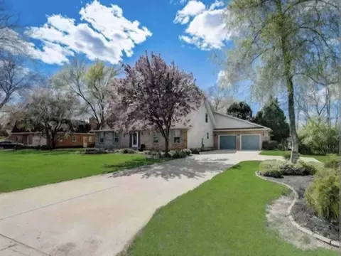 904 Lake Shr, Beaver Dam, WI 53916