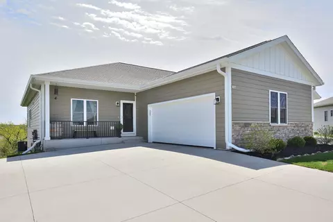 1358 Scenic Pointe, Hartford, WI 53027
