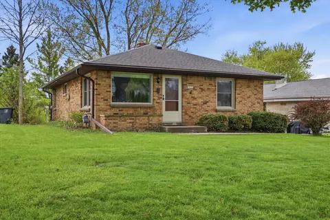 10035 W Highwood, Wauwatosa, WI 53222