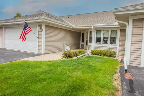 7222 W Mequon Sq #2, Mequon, WI 53092