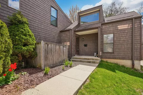 9270 N 70th #6, Milwaukee, WI 53223