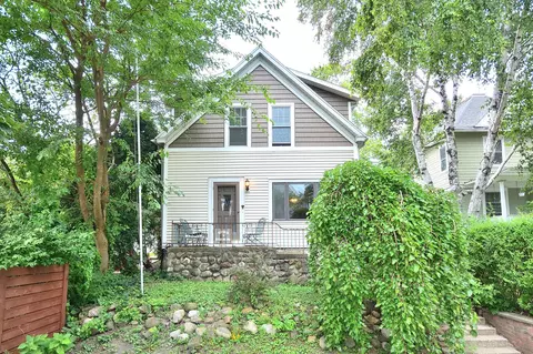 2823 S Delaware, Milwaukee, WI 53207
