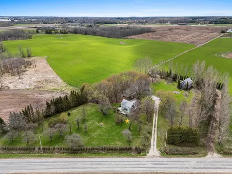 7047 W Custer, Manitowoc, WI 54220