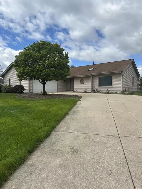 w224n2761 Stonewood, Waukesha, WI 53186