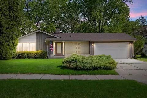 524 E Forest Hl, Oak Creek, WI 53154