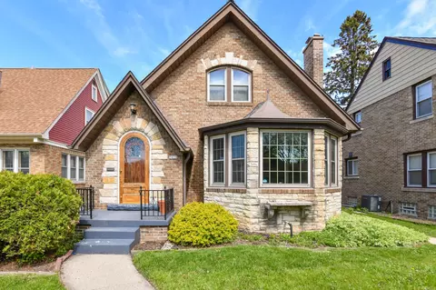 5618 W Auer, Milwaukee, WI 53216