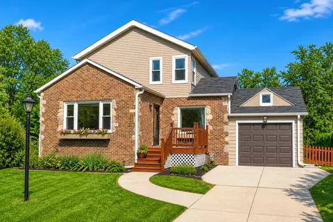 8449 N N Lk, Bayside, WI 53217