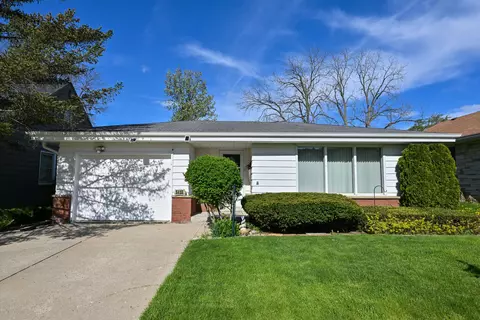 6469 N Garden Grv, Glendale, WI 53209