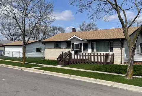 1900 W Wood, Milwaukee, WI 53221