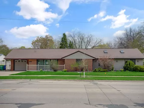 1735 S Oneida, Green Bay, WI 54304
