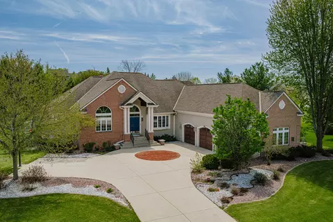 w251s5204 Poppy Flds, Waukesha, WI 53189