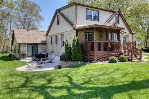 5518 S 110th #5520, Hales Corners, WI 53130