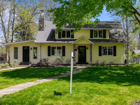 821 Van Slyke, Fontana, WI 53125