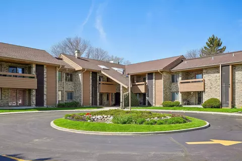 2101 W Good Hope #210, Glendale, WI 53209