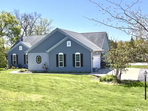 10155 W Oakwood, Franklin, WI 53132