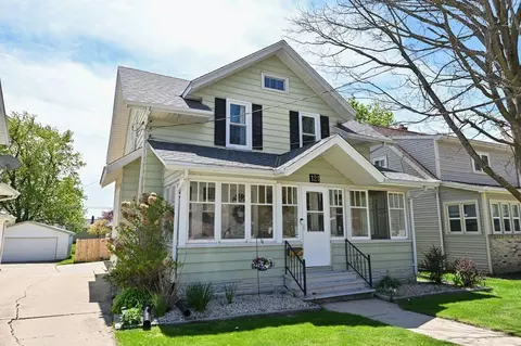 121 W Washington, Hartford, WI 53027