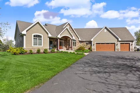 4722 W Oakwood, Franklin, WI 53132