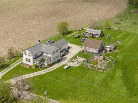2830 Shady Ln, Saukville, WI 53080