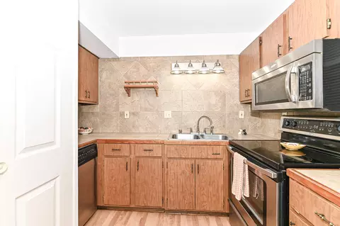Kitchen - 7941 S 68th #404, Franklin, WI 53132 photo 2 of 3
