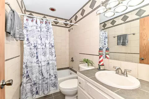 Bath - 7941 S 68th #404, Franklin, WI 53132 photo 1 of 3