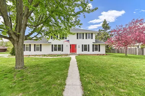 4395 S Delphine, New Berlin, WI 53151