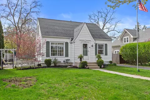8115 N Whitney, Fox Point, WI 53217