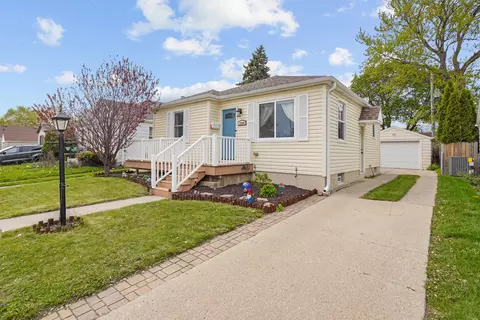 2704 Dwight, Racine, WI 53403
