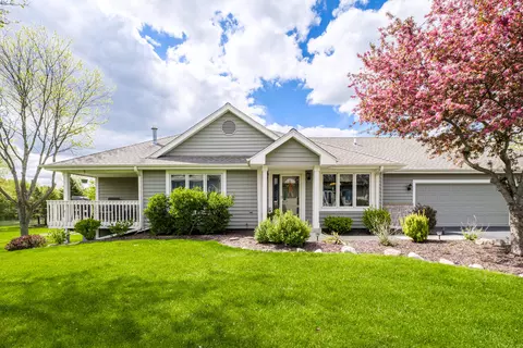 w264n2062 Deer Hvn UNIT 1, Pewaukee, WI 53072