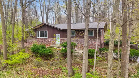 21195 Mary Lynn, Brookfield, WI 53045