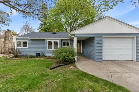 811 N Hine, Waukesha, WI 53188