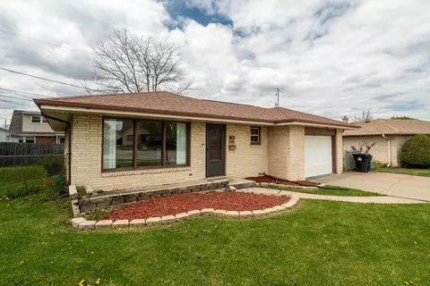 2204 Savoy, Racine, WI 53404
