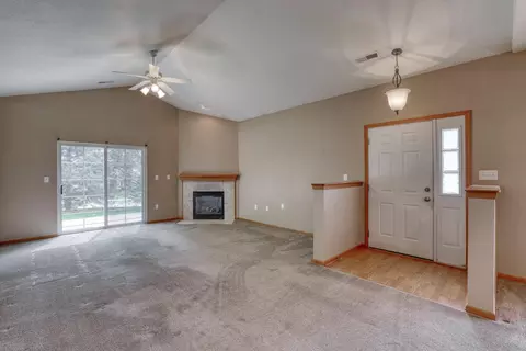 1048 Quinlan #C, Pewaukee, WI 53072