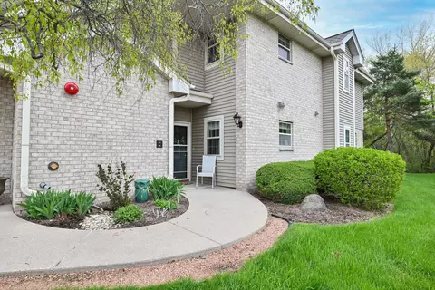 18430 Emerald #B, Brookfield, WI 53045
